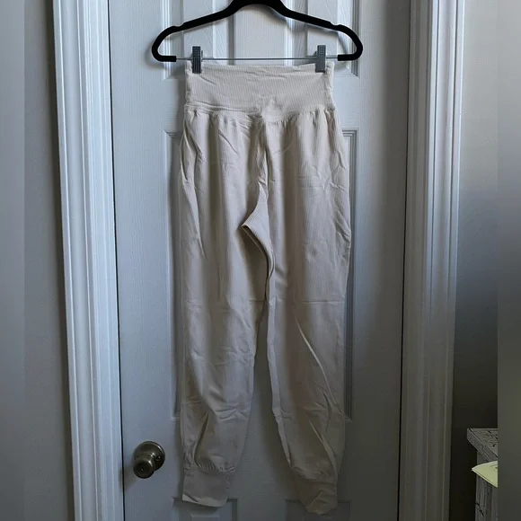 NWOT PowerSoft Set - Seamless Ribbed Sports Bra & High-Waisted 7/8 Joggers - Picture 8 of 13
